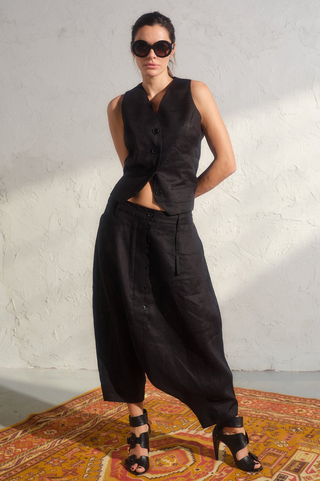 Organic linen button down vest in black