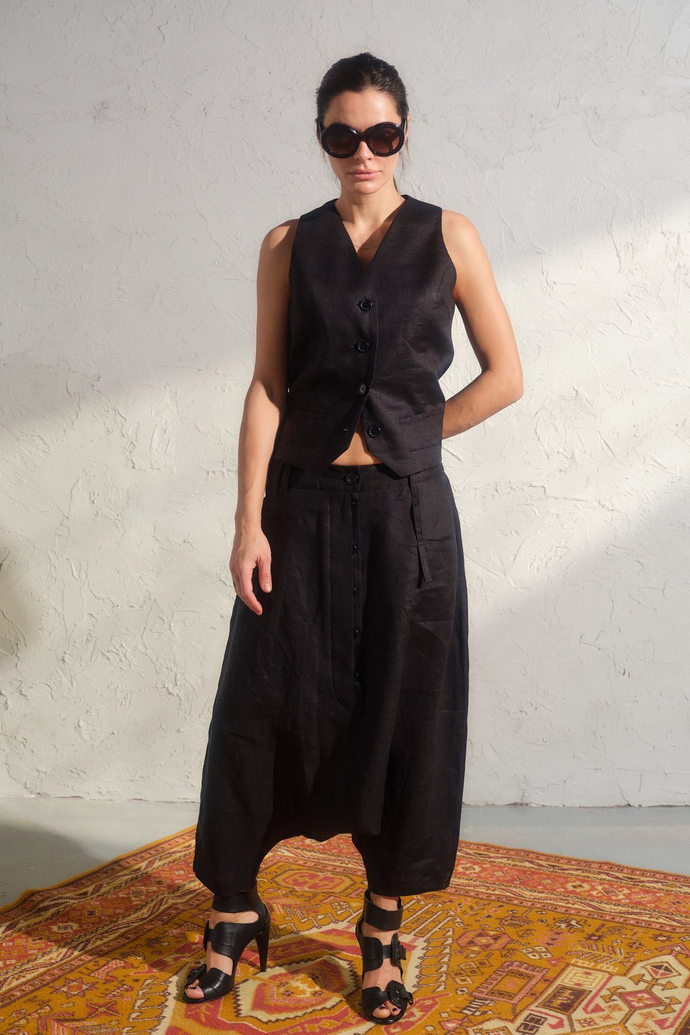 Organic linen button down vest in black