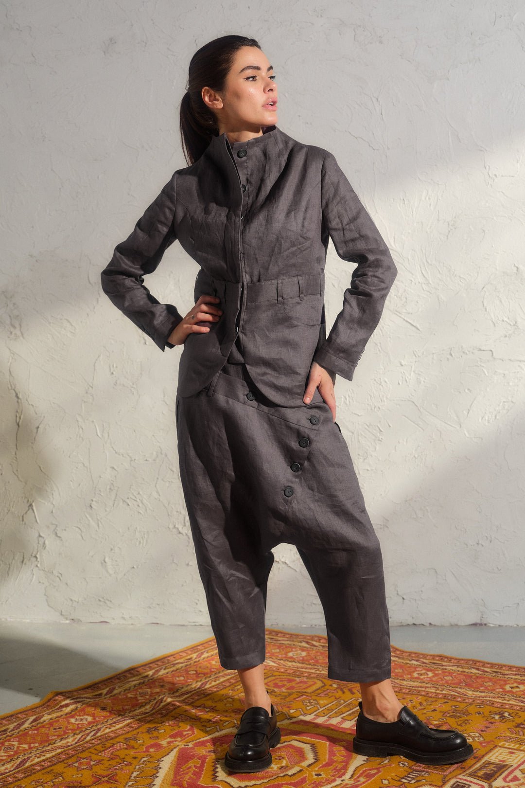 Extravagant linen blazer in dark gray