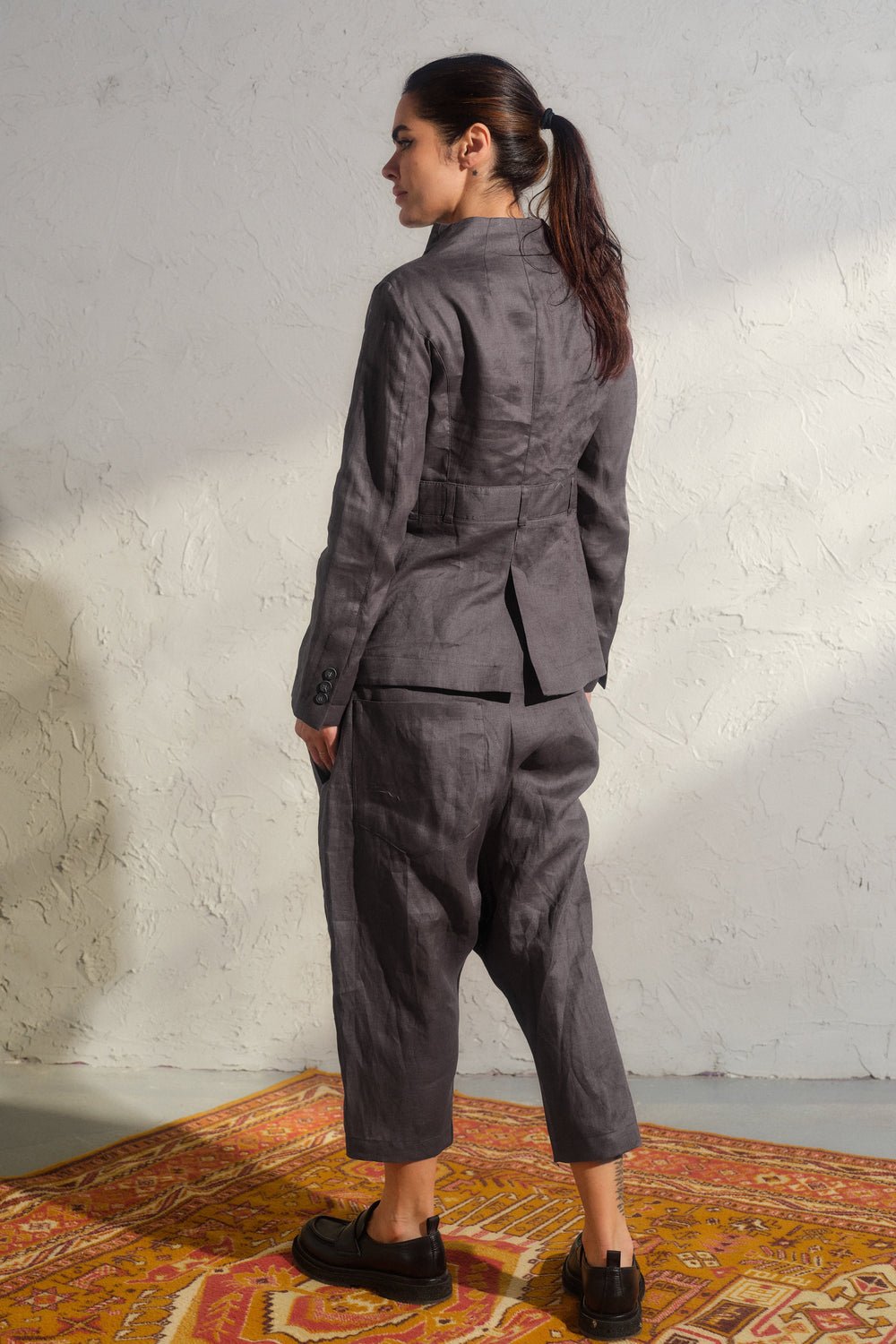 Extravagant linen blazer in dark gray